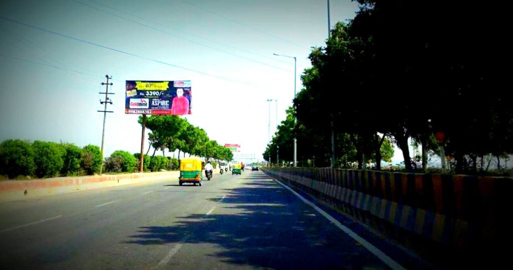 Cngpumpnoida Unipoles Advertising in Delhi – MeraHoardings