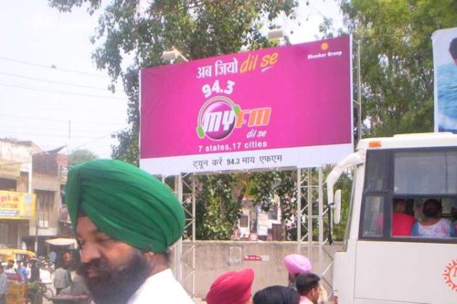 Facinggtroad Hoardings Advertising in Amritsar – MeraHoardings