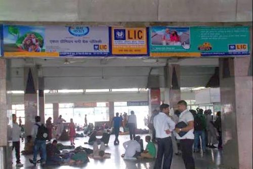Otherooh Waitinghall Advertising in Allahabad – MeraHoardings