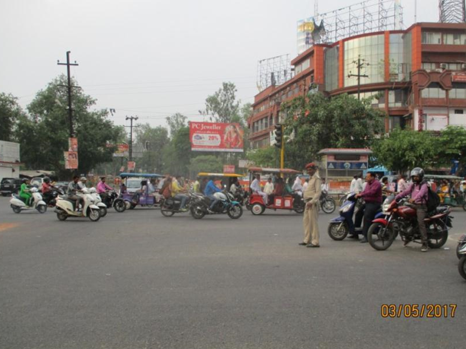 Unipole Advertising in Central Market | Hoardings cost in Meerut